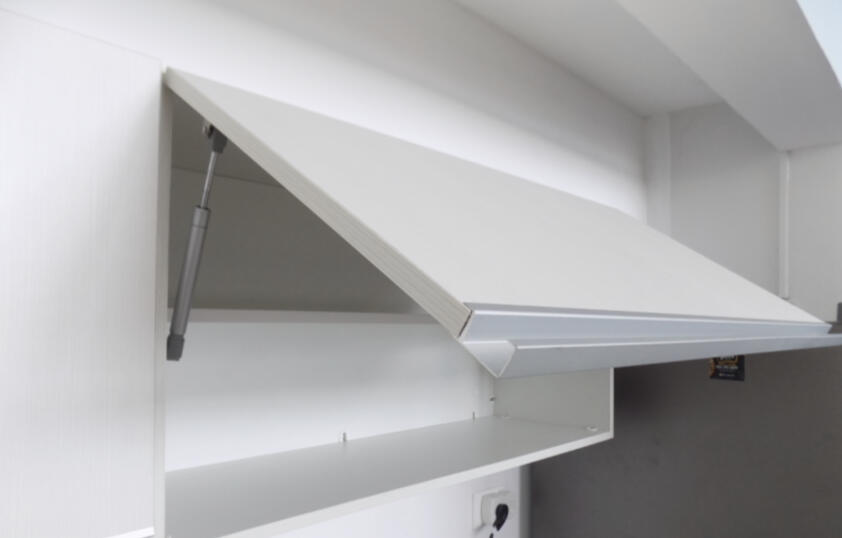 Gabinete top con aluminio y pistón hafele